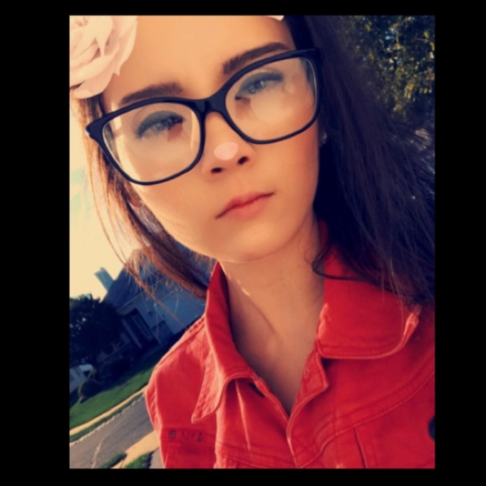 Meet your Posher, Lydia